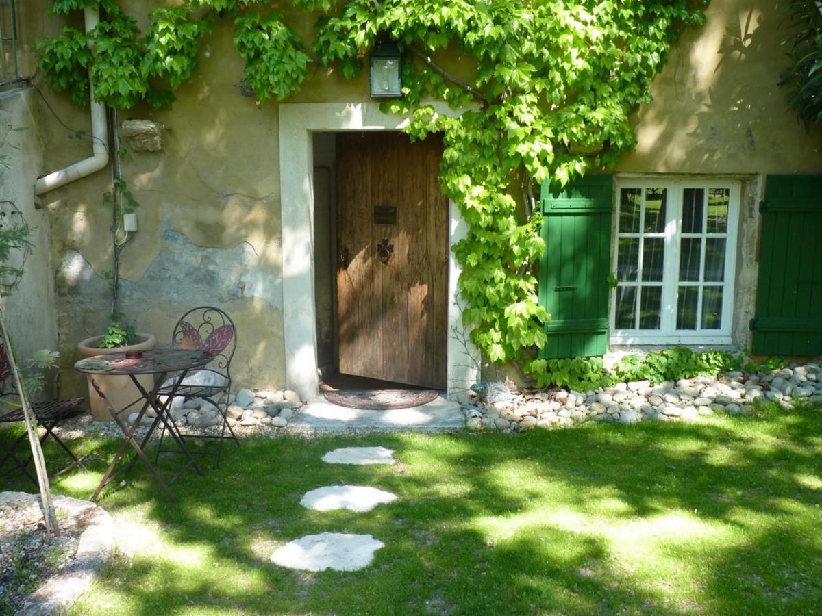 Les Gites Du Domaine De Rhodes Aviñón Exterior foto