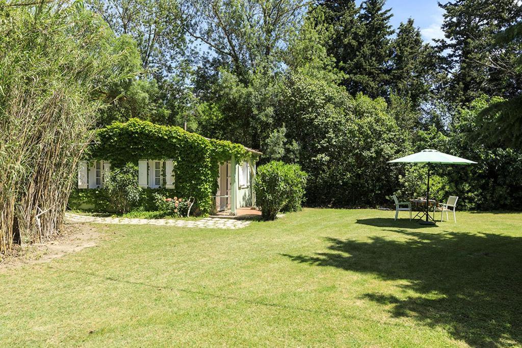 Les Gites Du Domaine De Rhodes Aviñón Habitación foto